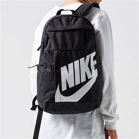 schwarze rucksäcke sportlich nike basic|Schwarzer Rucksack Nike .